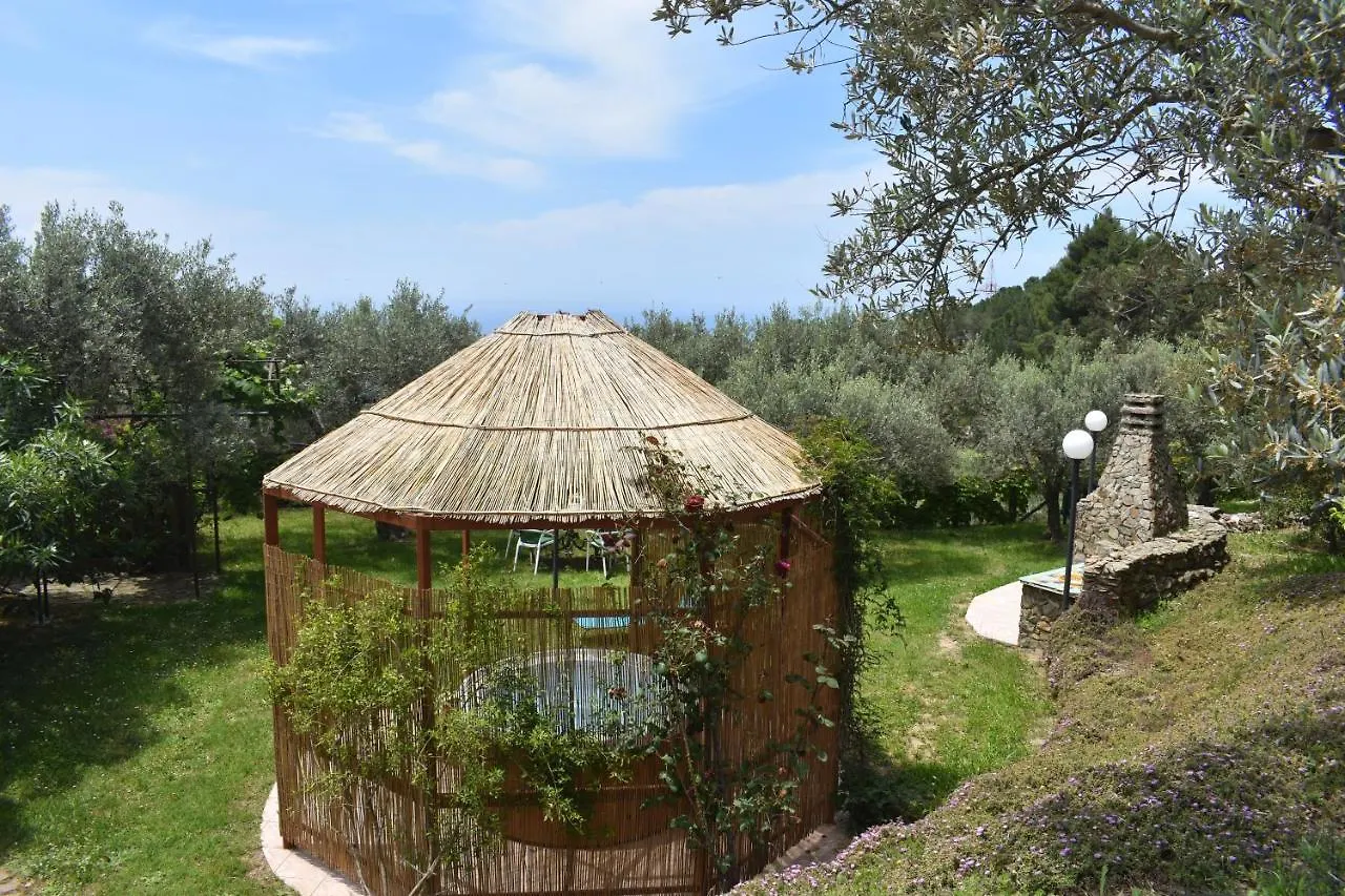 Chalet Tra Gli Ulivi: • Giardino • Wifi • A/C • Bbq Villa Capri Leone 0*,  Italy