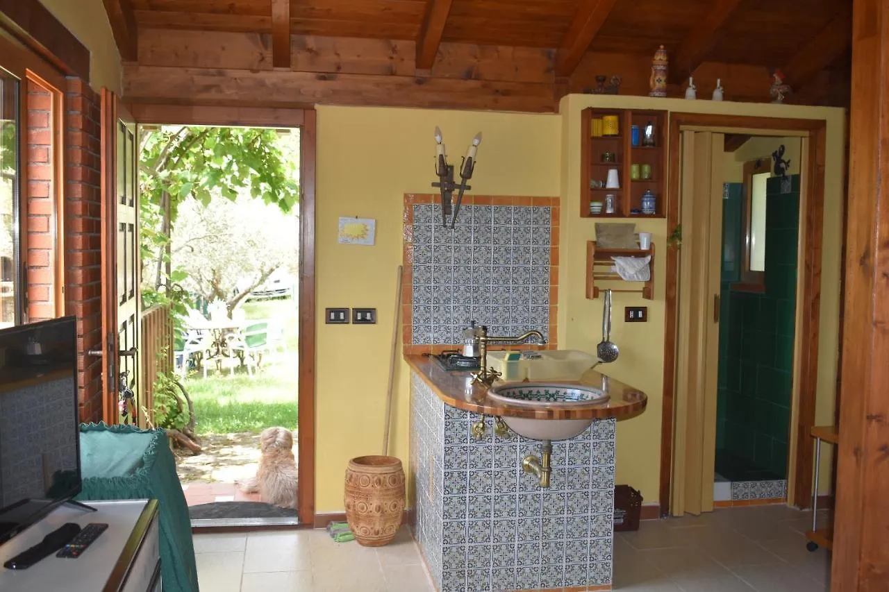 Chalet Tra Gli Ulivi: • Giardino • Wifi • A/C • Bbq Villa Capri Leone