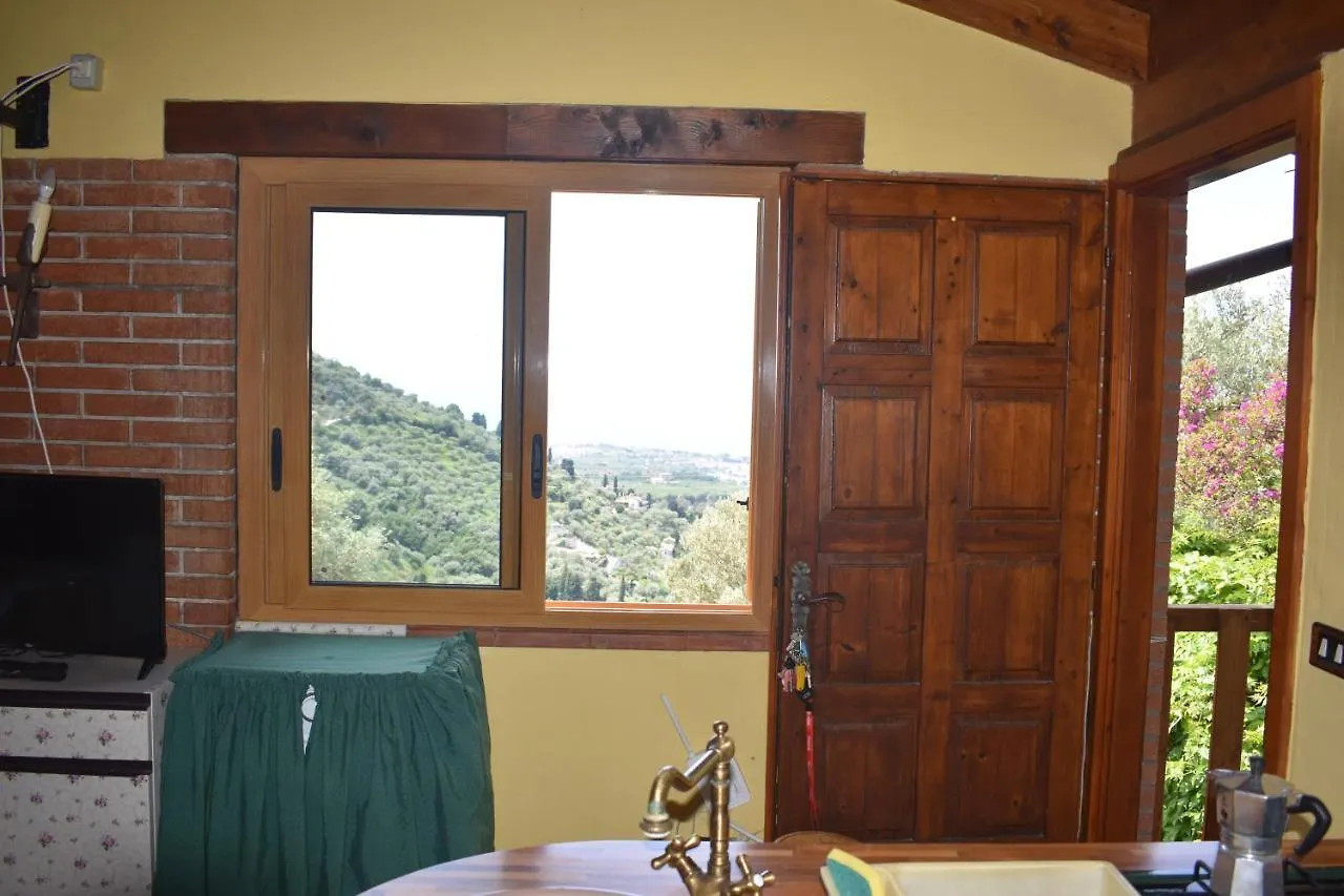 Chalet Tra Gli Ulivi: • Giardino • Wifi • A/C • Bbq Villa Capri Leone Italy