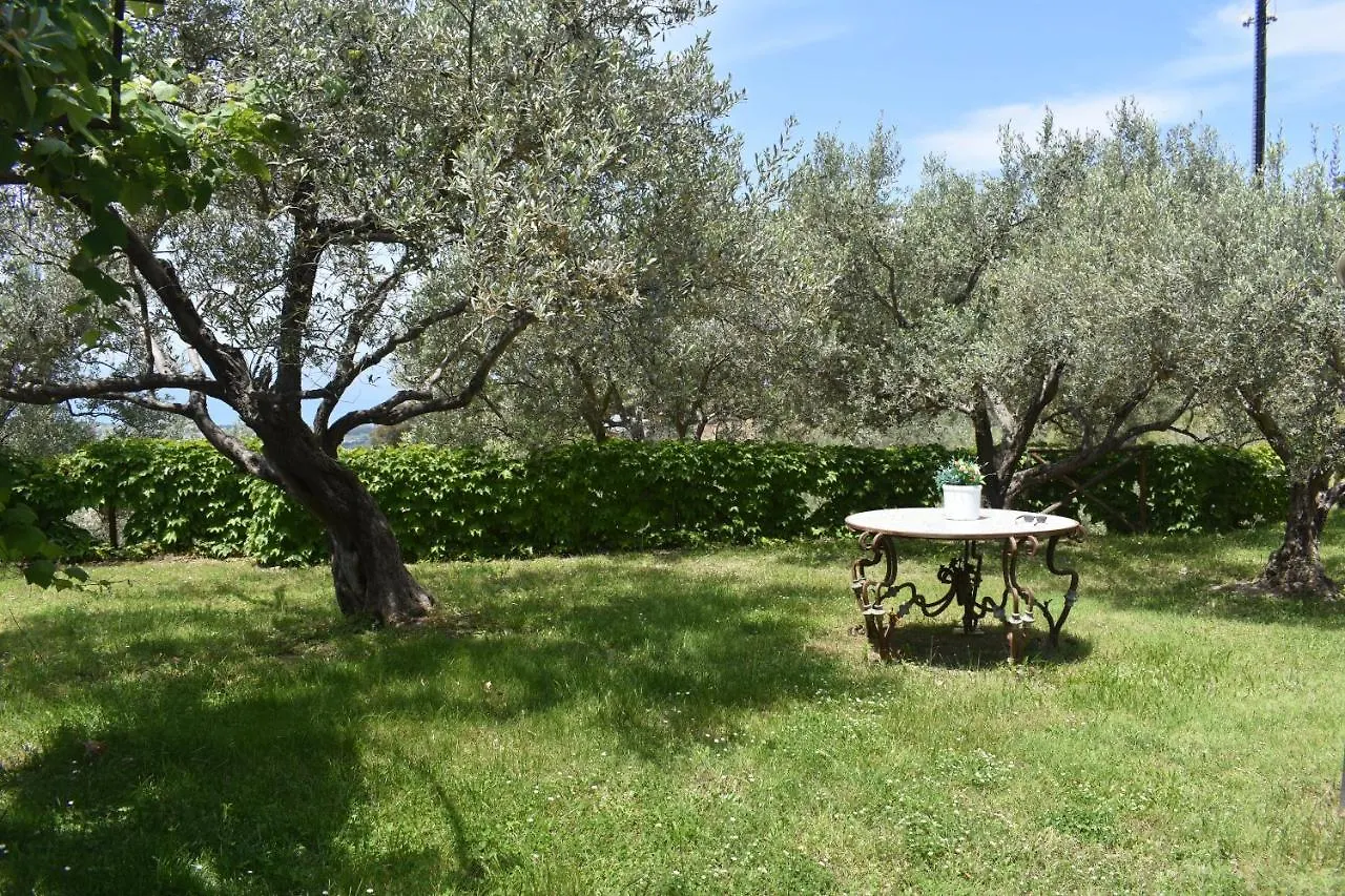 Chalet Tra Gli Ulivi: • Giardino • Wifi • A/C • Bbq Villa Capri Leone 0*,  Italy