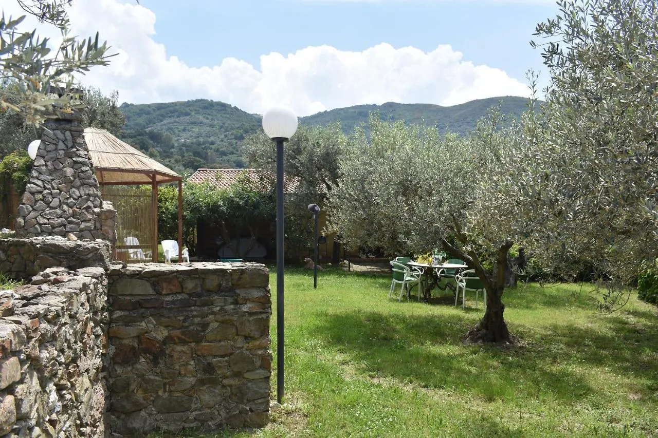 Chalet Tra Gli Ulivi: • Giardino • Wifi • A/C • Bbq Villa Capri Leone