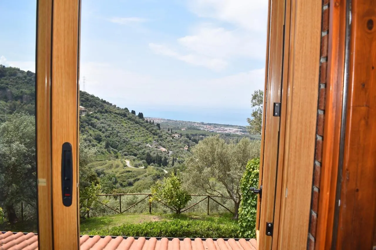 Chalet Tra Gli Ulivi: • Giardino • Wifi • A/C • Bbq Villa Capri Leone 0*,