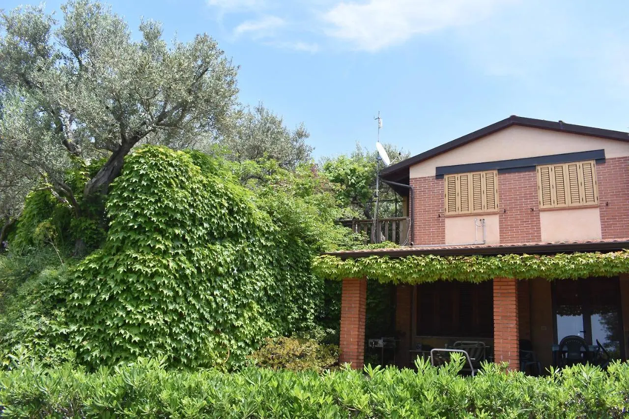 Chalet Tra Gli Ulivi: • Giardino • Wifi • A/C • Bbq Villa Capri Leone