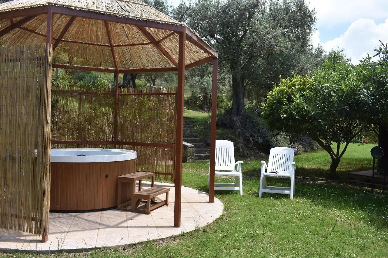 Chalet Tra Gli Ulivi: • Giardino • Wifi • A/C • Bbq Villa Capri Leone