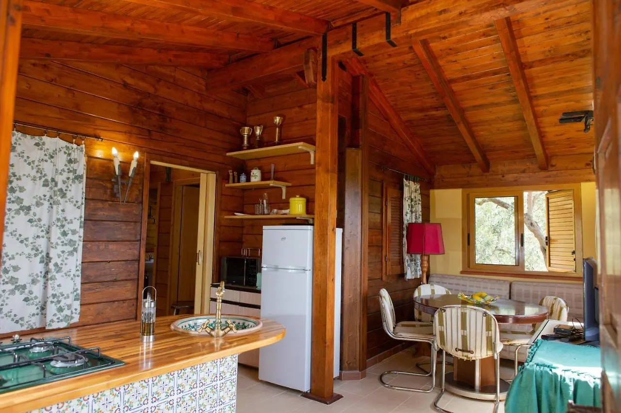 Chalet Tra Gli Ulivi: • Giardino • Wifi • A/C • Bbq Villa Capri Leone Italy