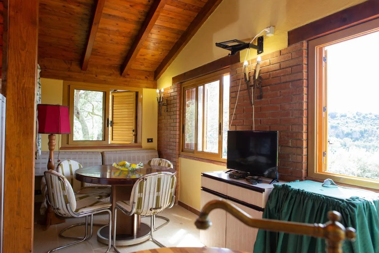 Chalet Tra Gli Ulivi: • Giardino • Wifi • A/C • Bbq Villa Capri Leone 0*,  Italy