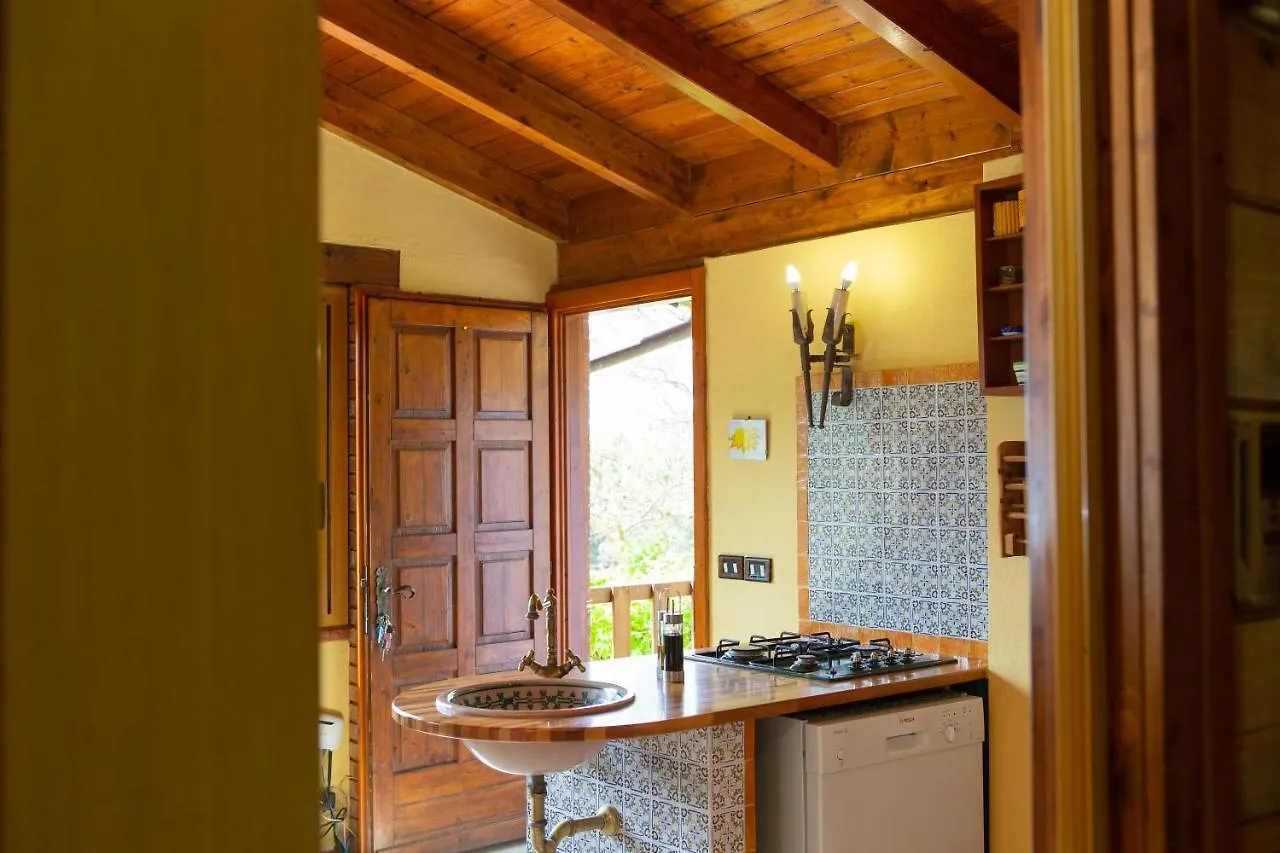 Chalet Tra Gli Ulivi: • Giardino • Wifi • A/C • Bbq Villa Capri Leone